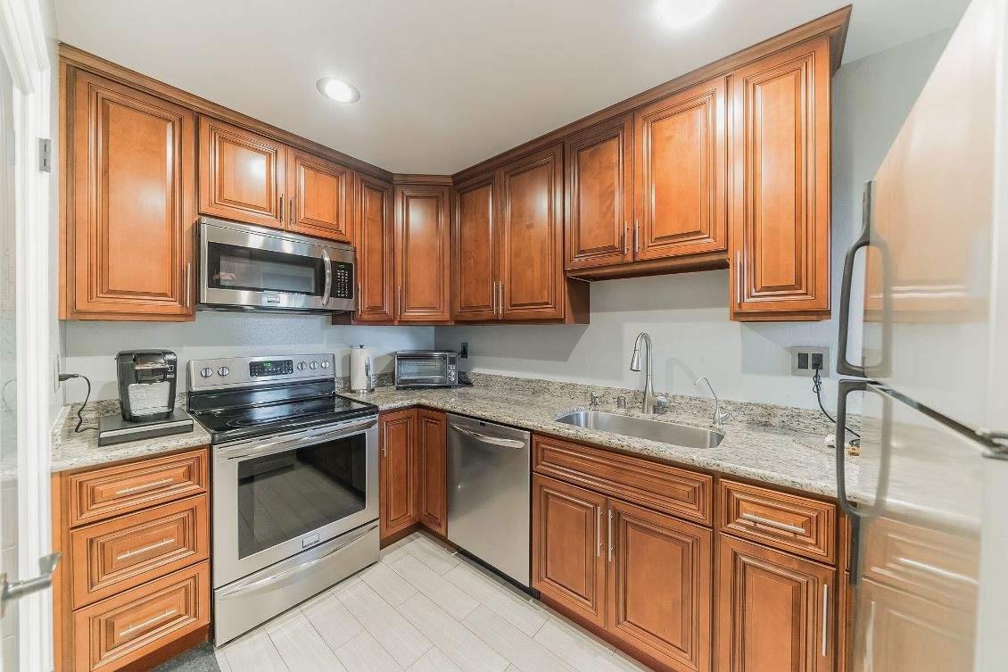 1055 N Capitol AVE 169 - Kitchen