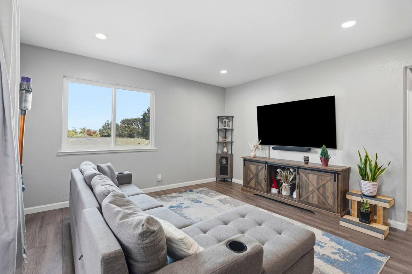 5547 Russo - Backyard