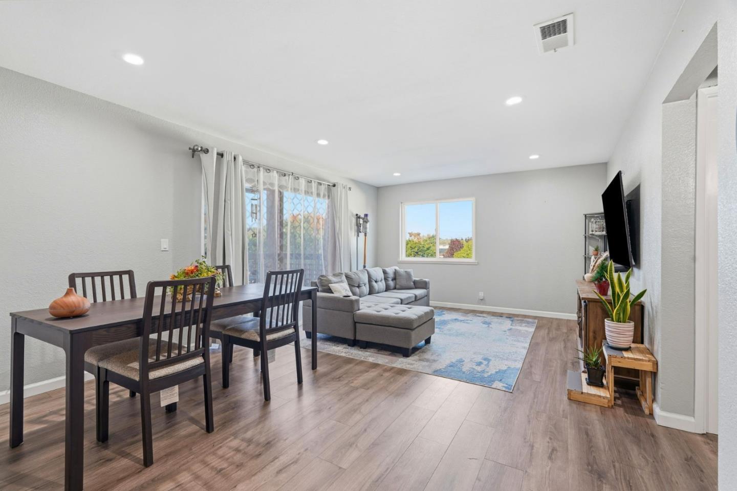 5547 Russo - Bedroom