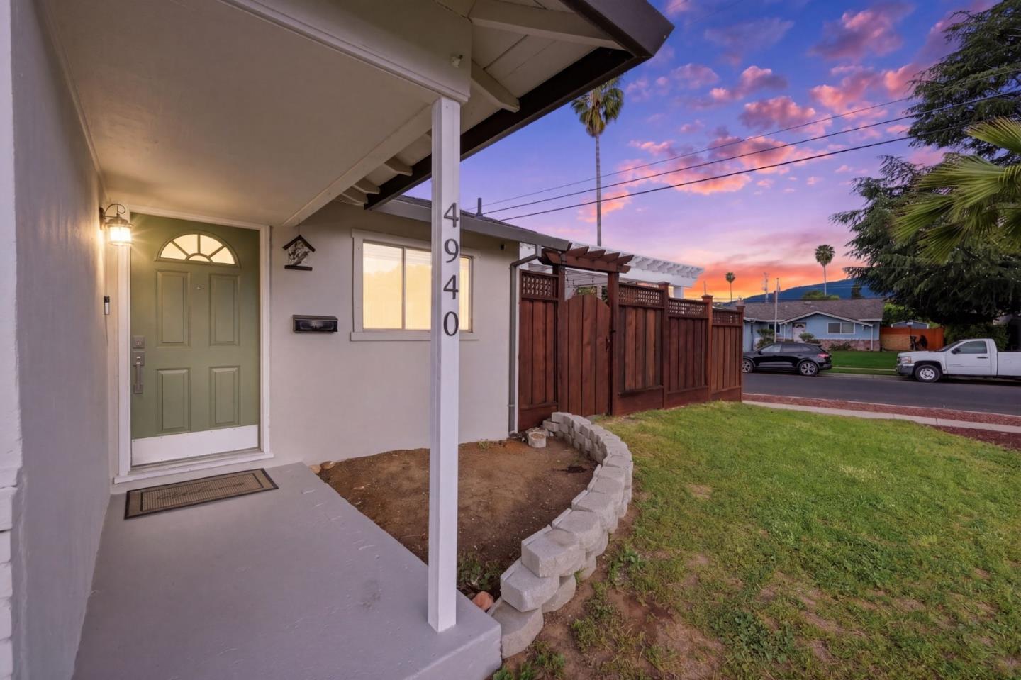 4940 Mary Jane WAY - Living area