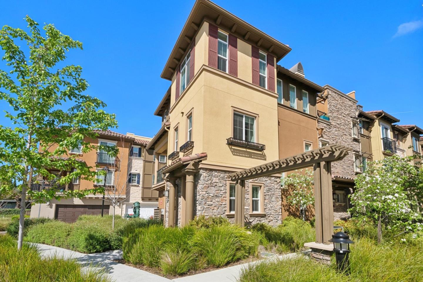 663 Alamo CT