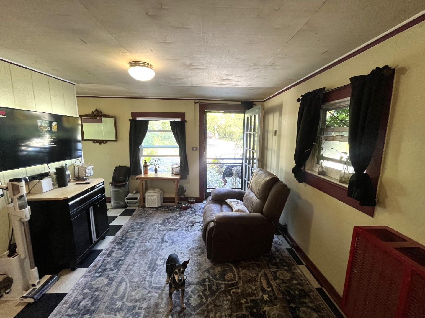 431 Capitola AVE - Living area