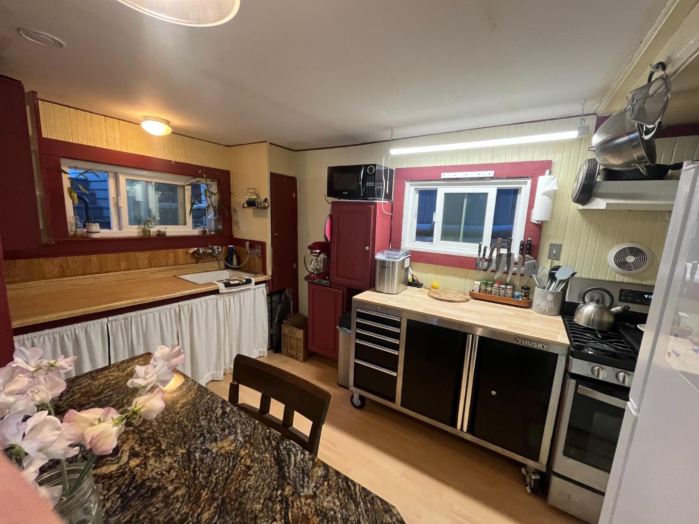 431 Capitola AVE - Bathroom