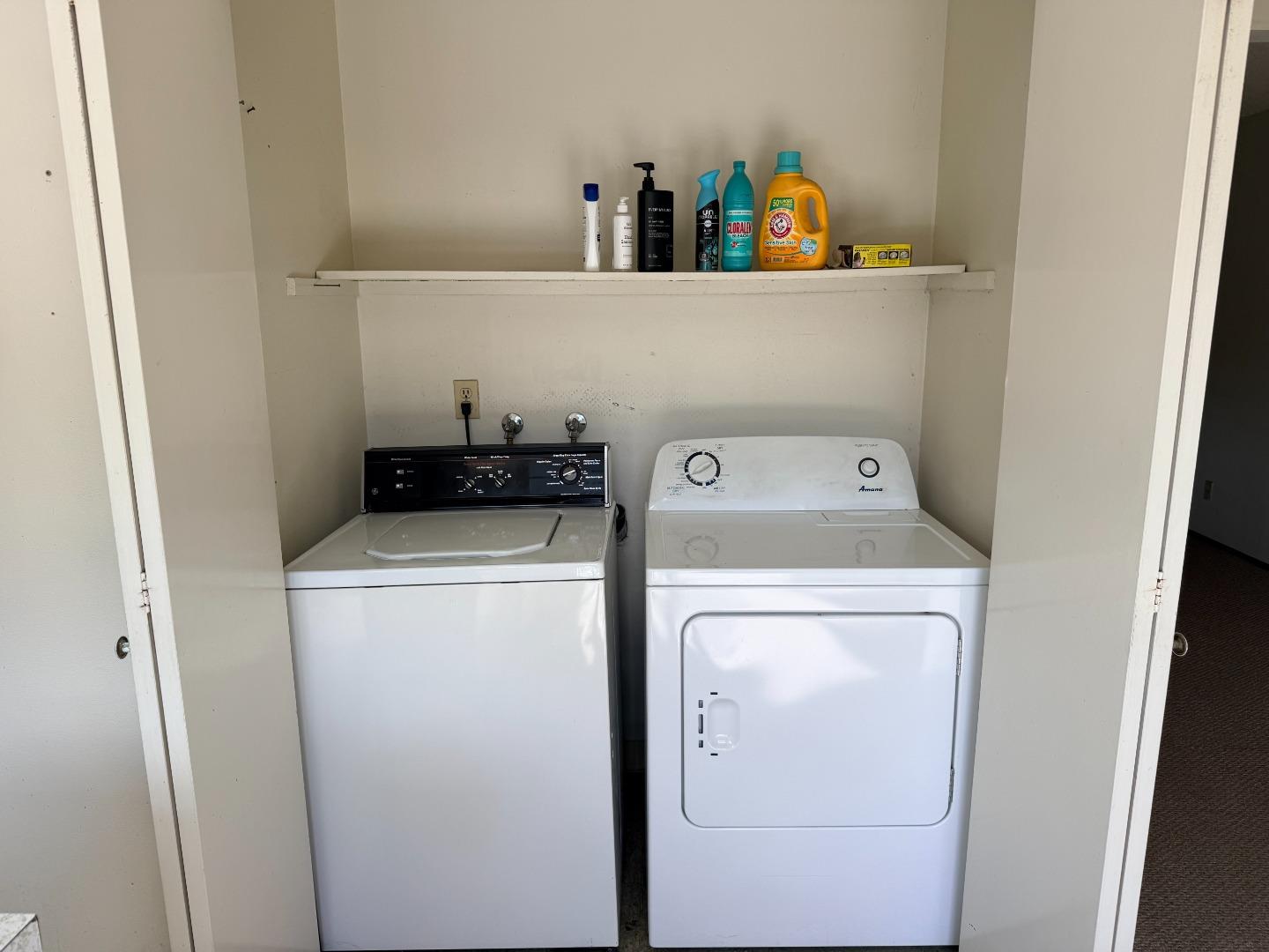 415 Don Seville Ct - Kitchen