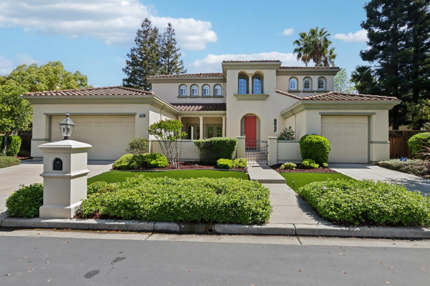 5867 Gleneagles CIR