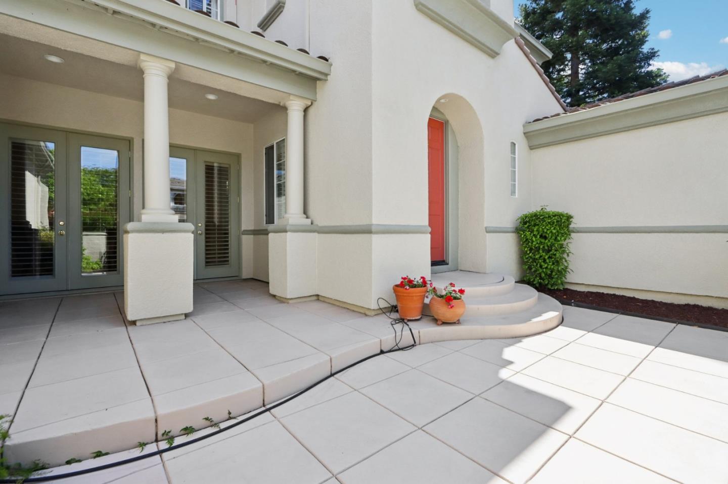 5867 Gleneagles CIR - Kitchen
