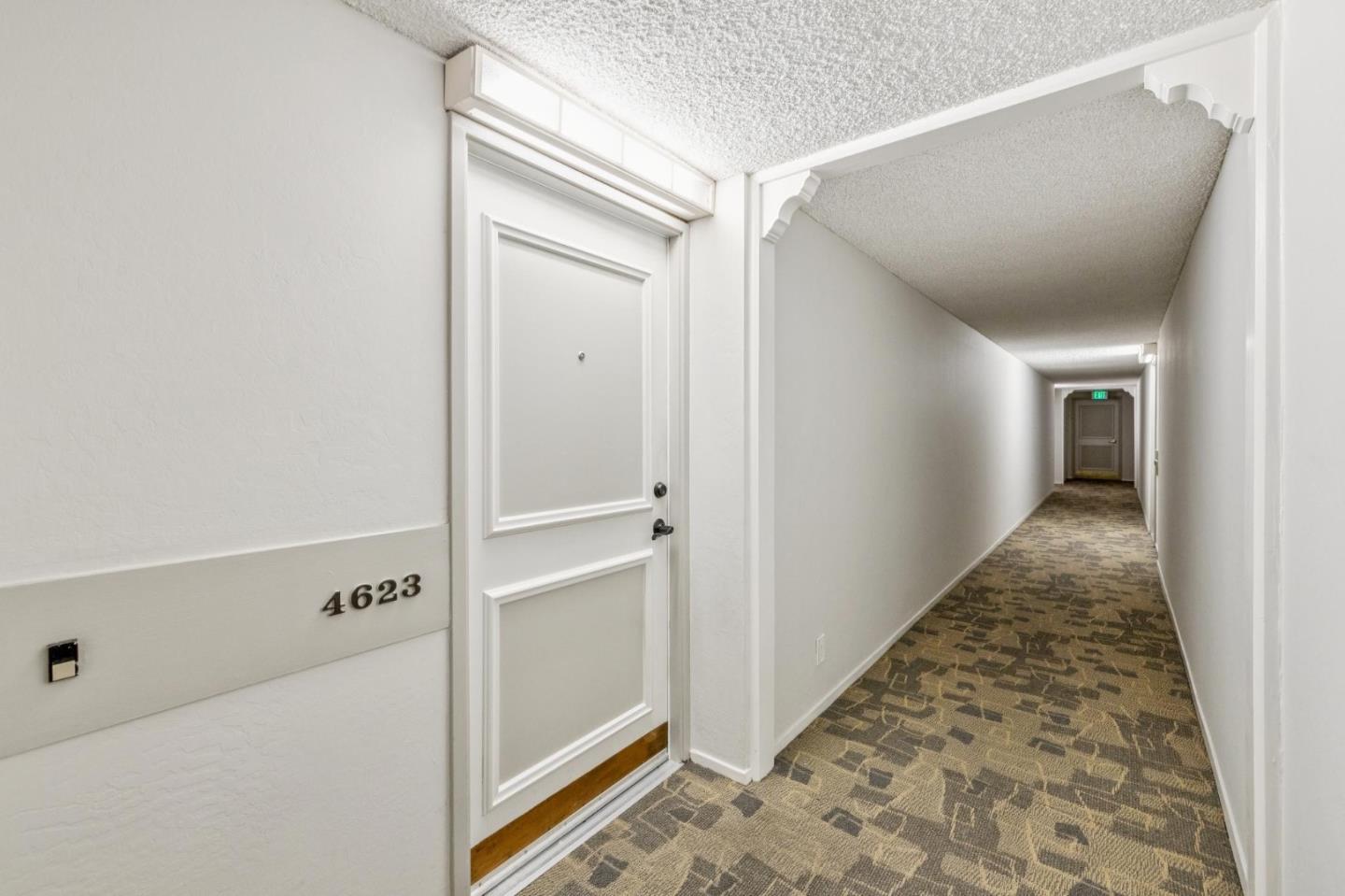 400 Davey Glen RD 4623 - Living area