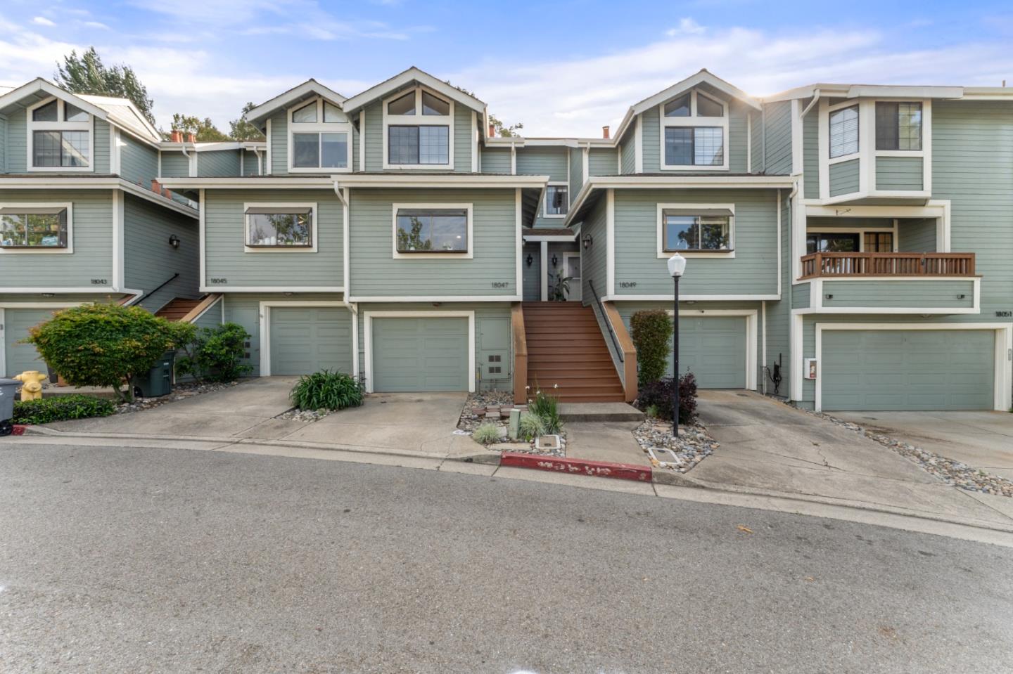 18047 Hillwood LN