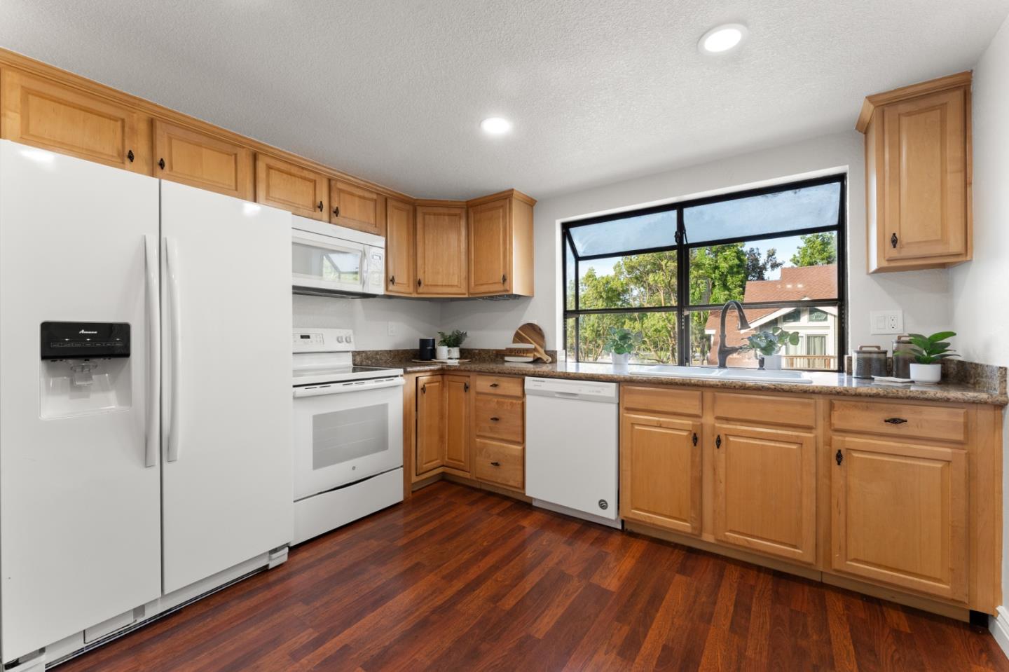 18047 Hillwood LN - Bedroom