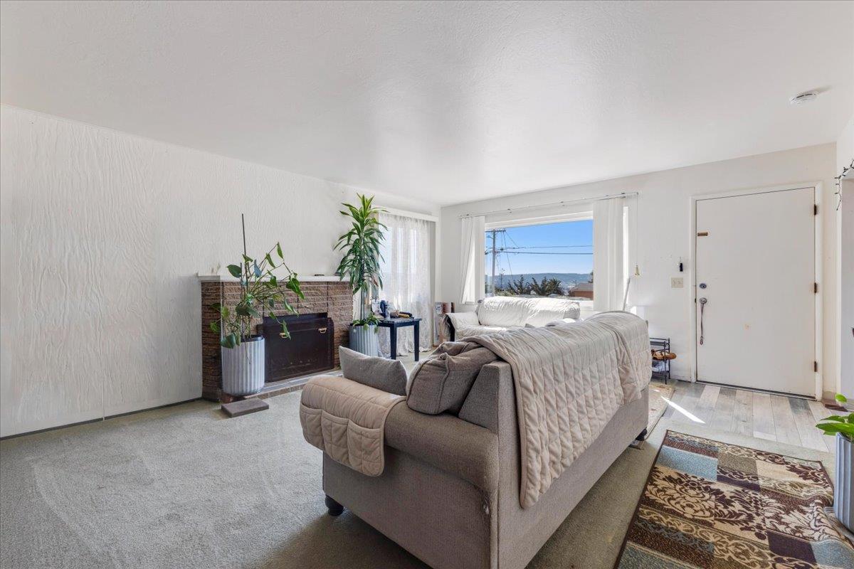 1855 Andrew CT - Living area