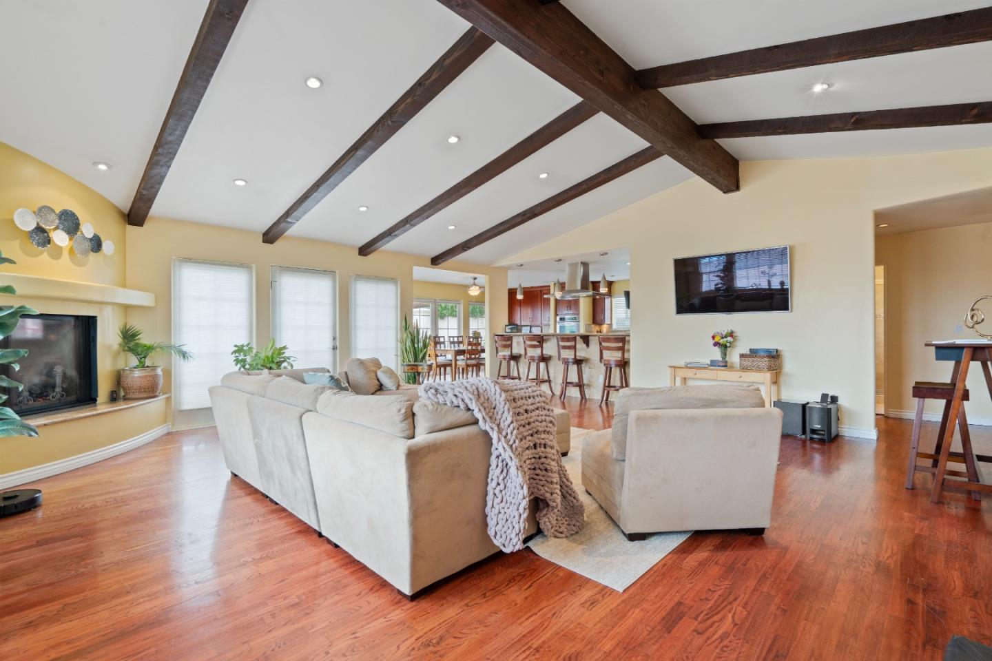 1325 Kimball AVE - Living area