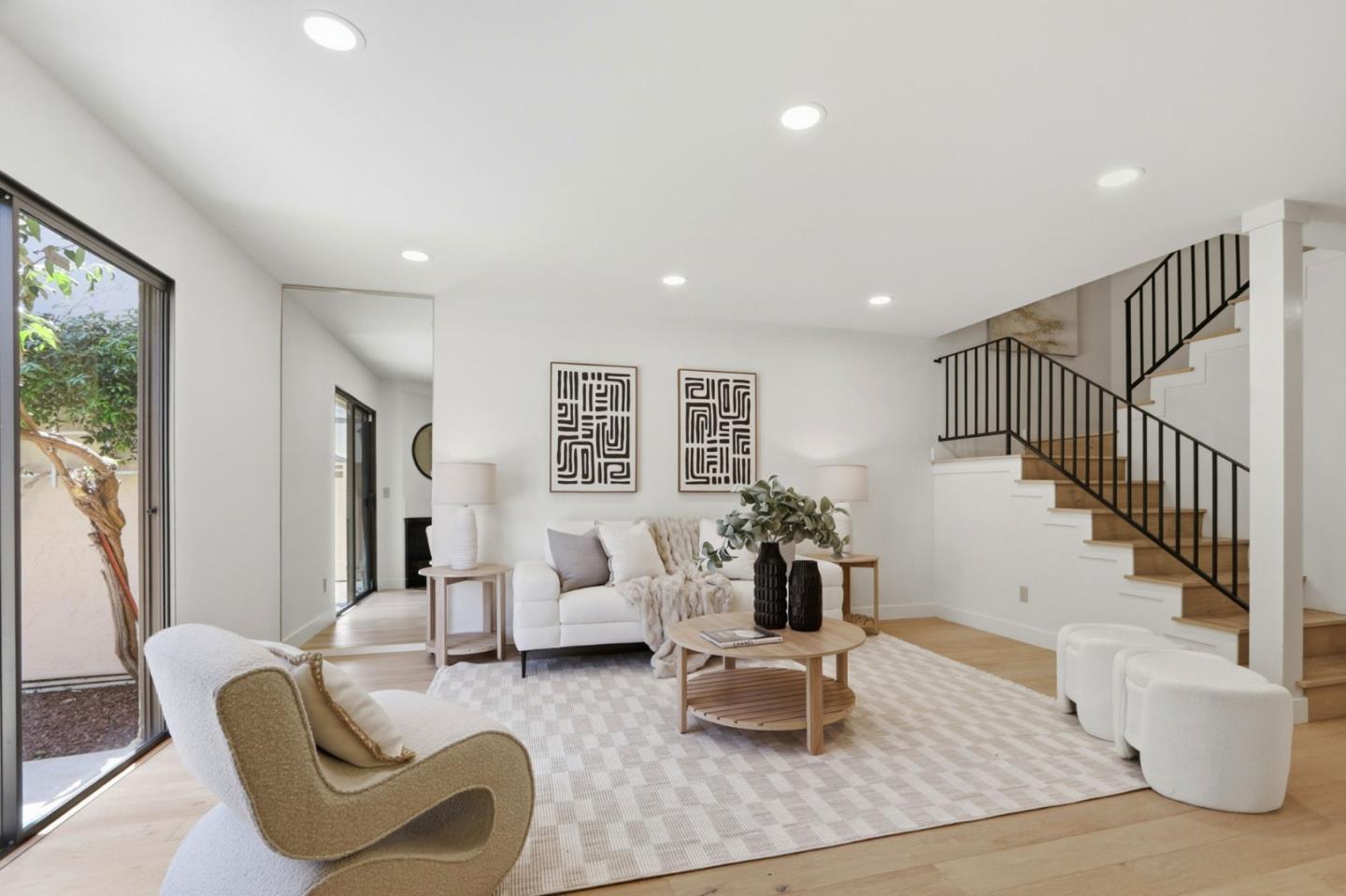 11043 Firethorne DR - Living area
