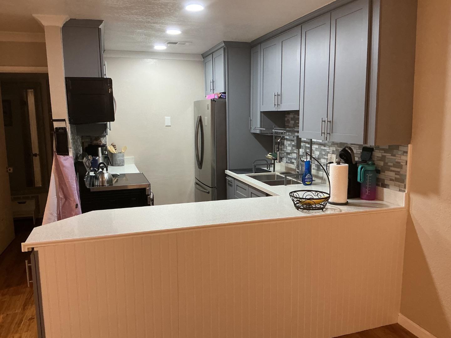 259 N Capitol AVE 180
