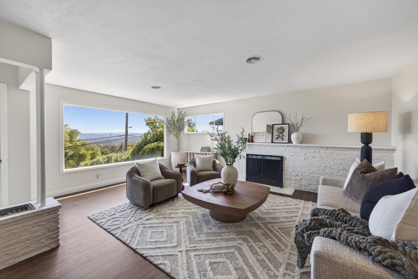 15900 Alum Rock AVE - Kitchen