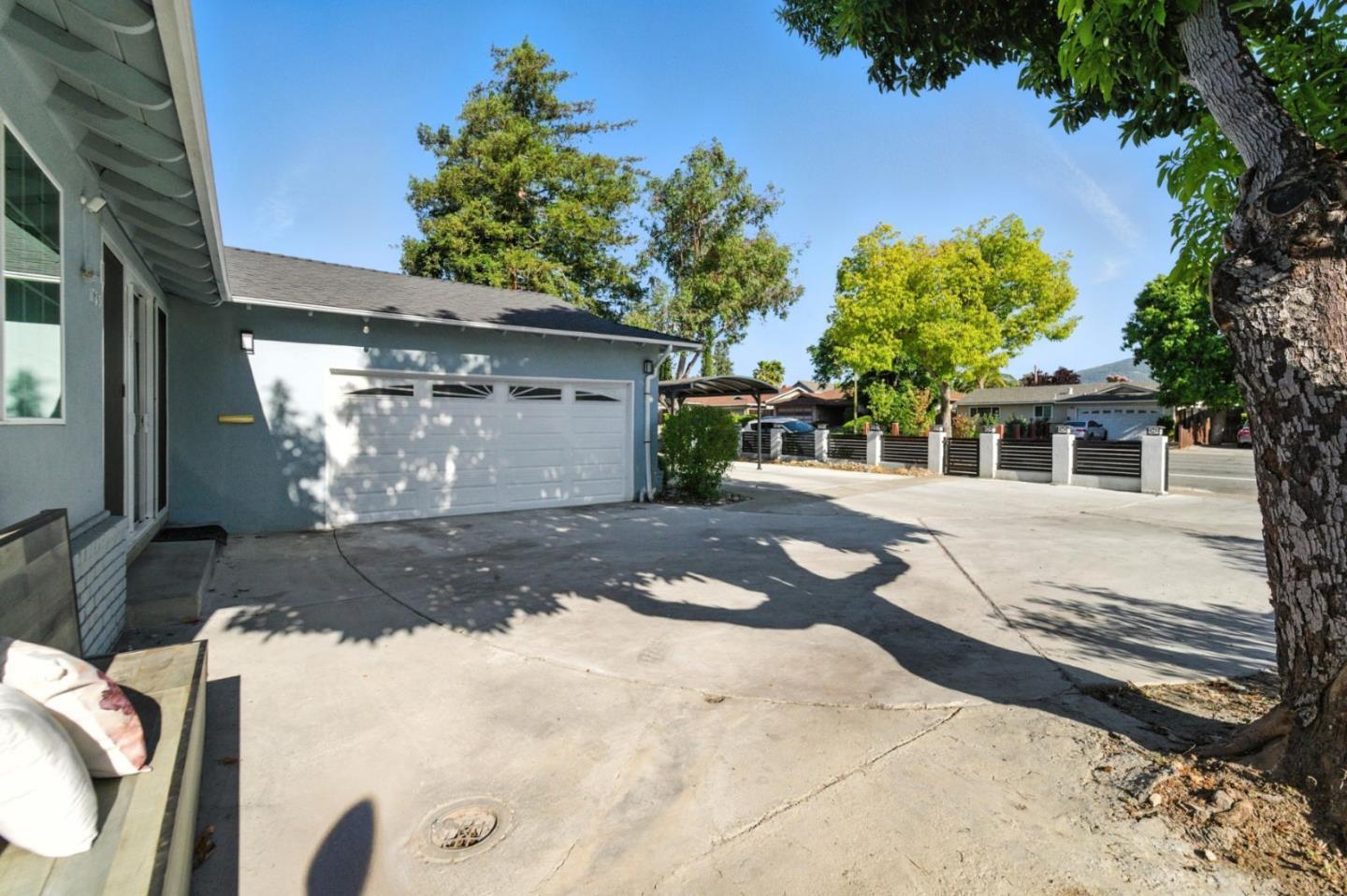 1705 Blossom Hill RD