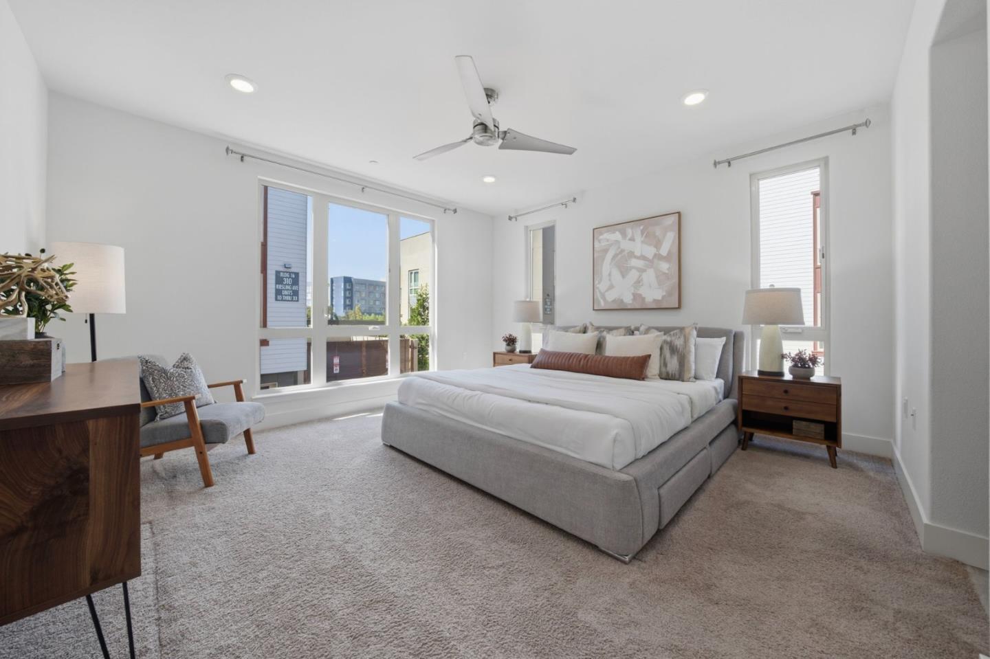 1690 Delano ST 22