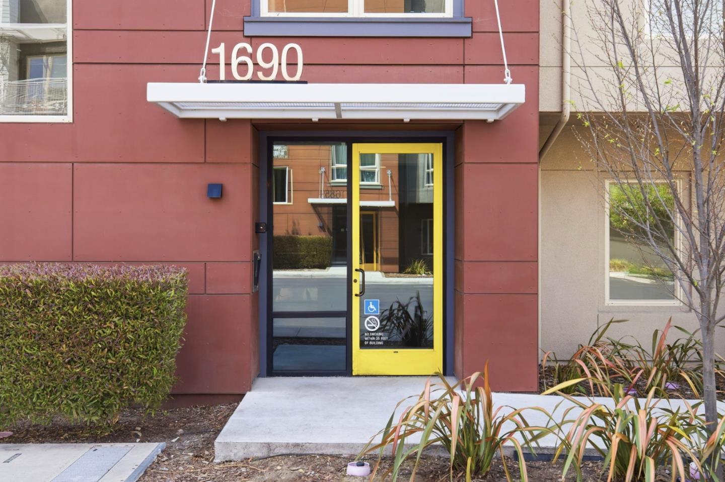 1690 Delano ST 22 - Kitchen