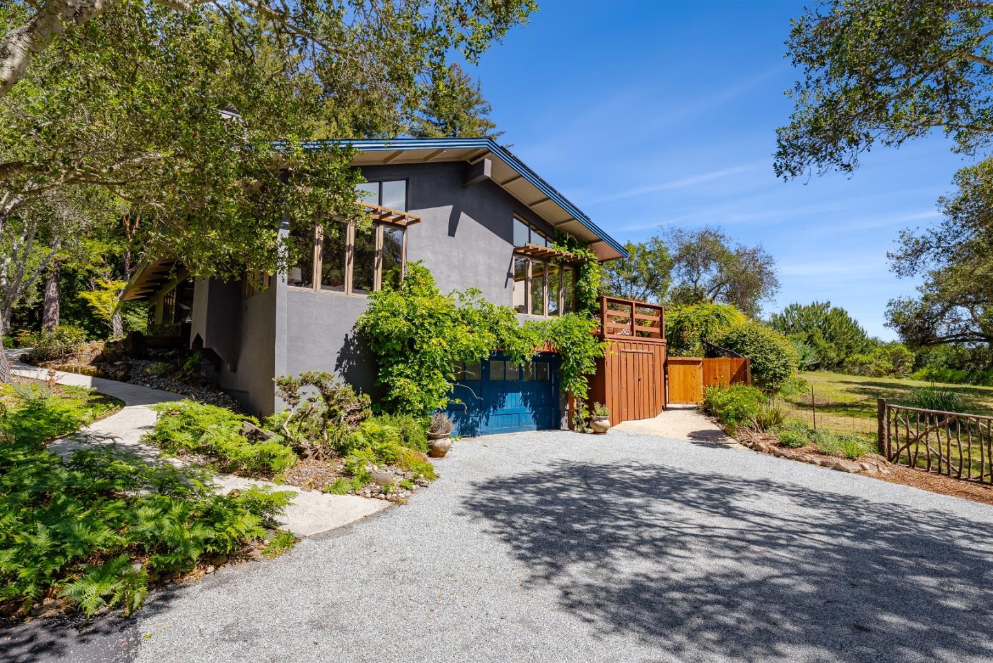 899 Calabasas RD
