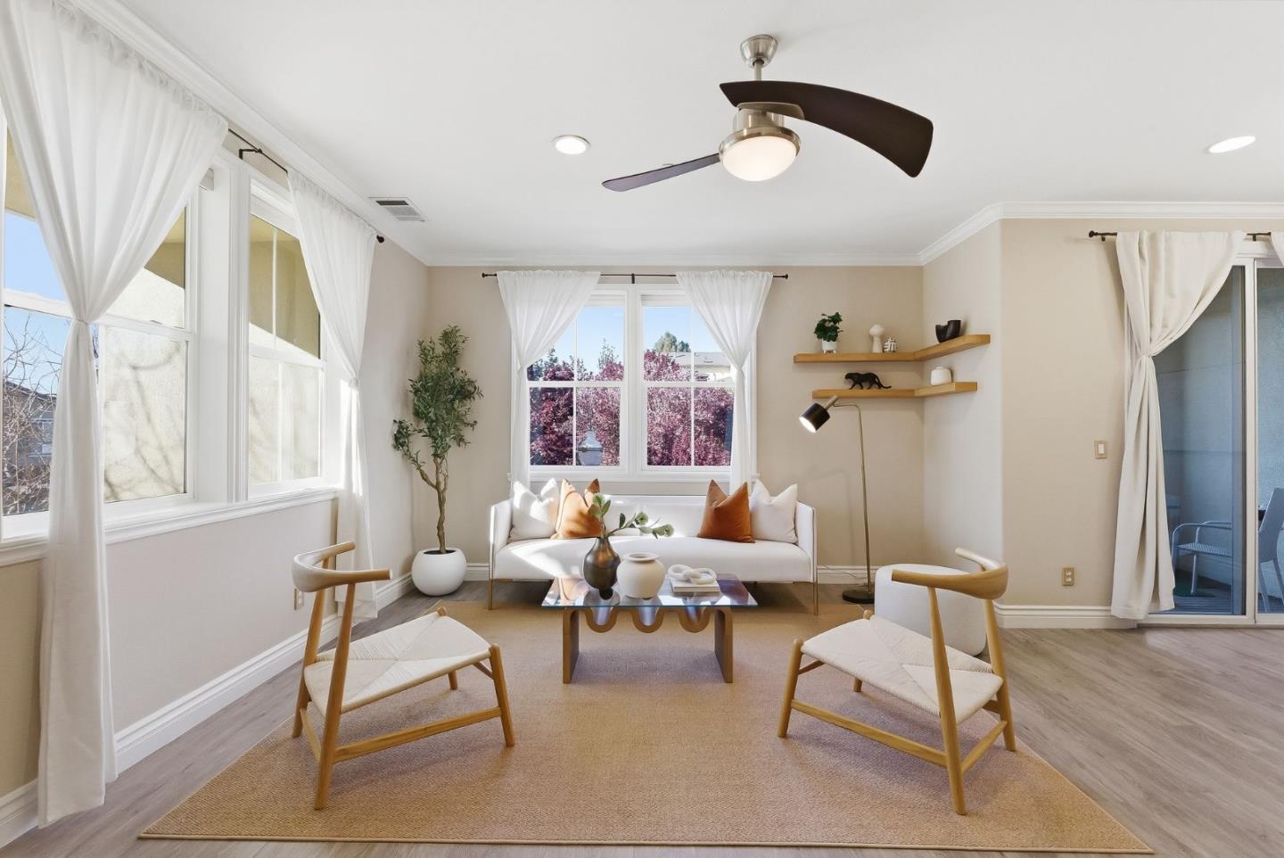 1057 Rock AVE - Living area
