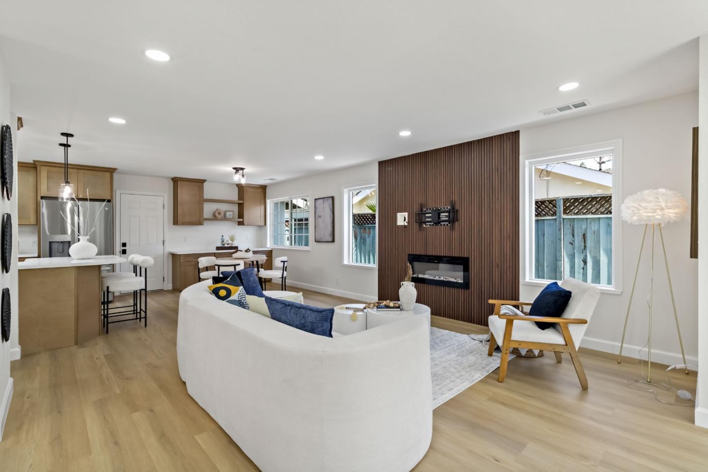1304 Antwerp LN - Interior