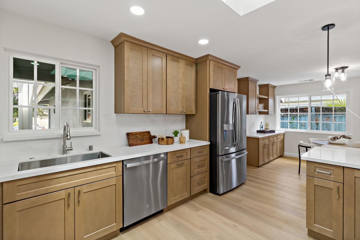 1304 Antwerp LN - Kitchen