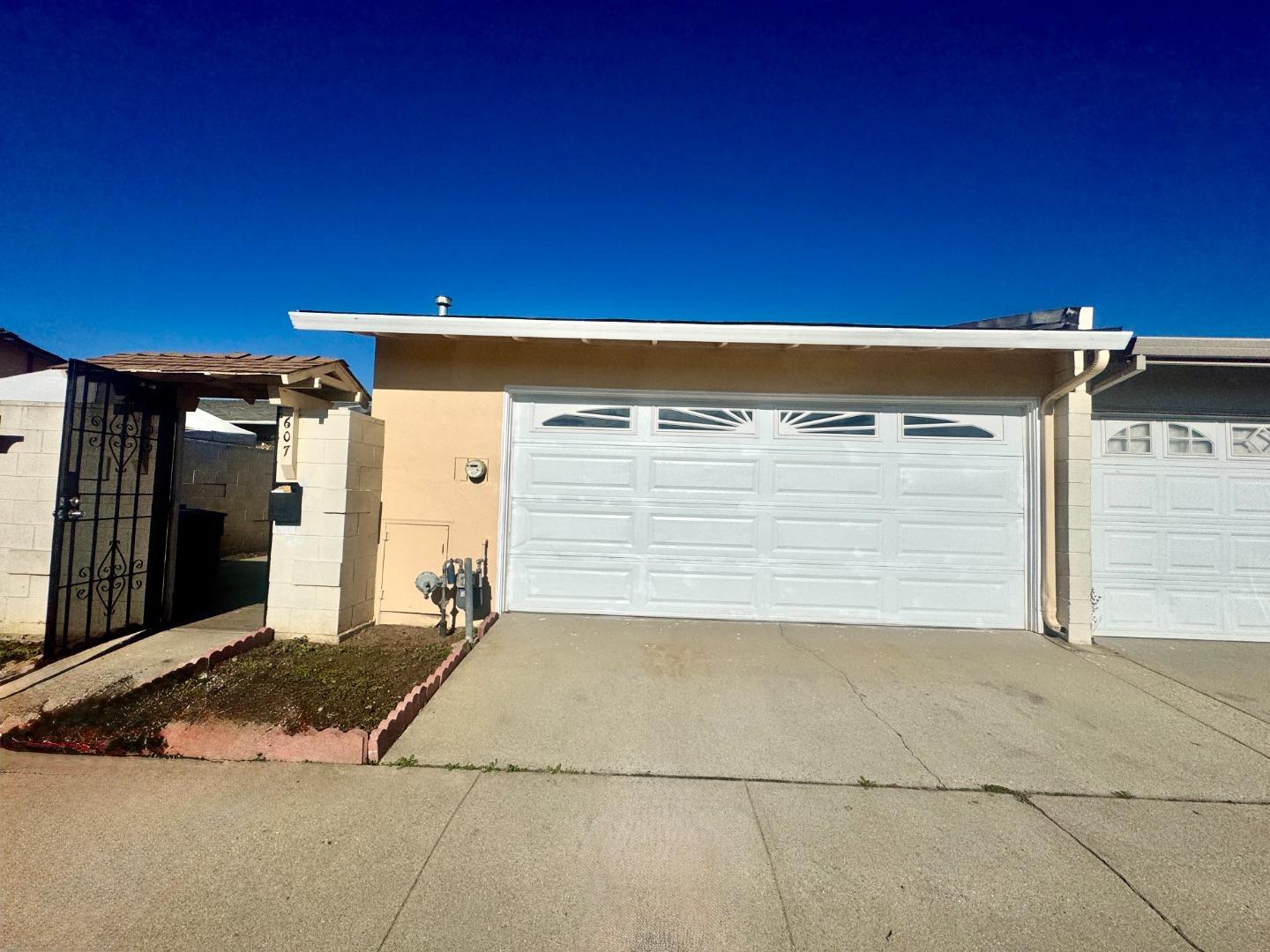 607 Calaveras DR