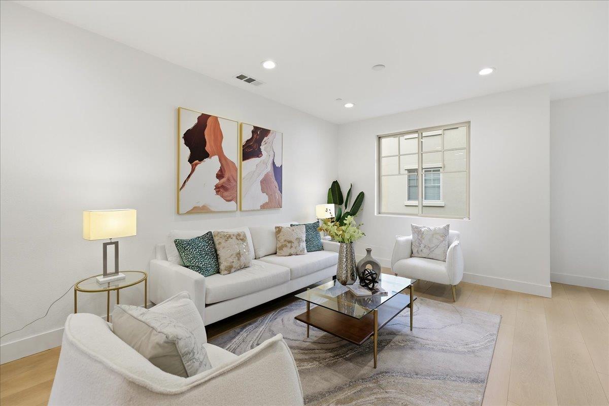 270 Ariana PL - Living area