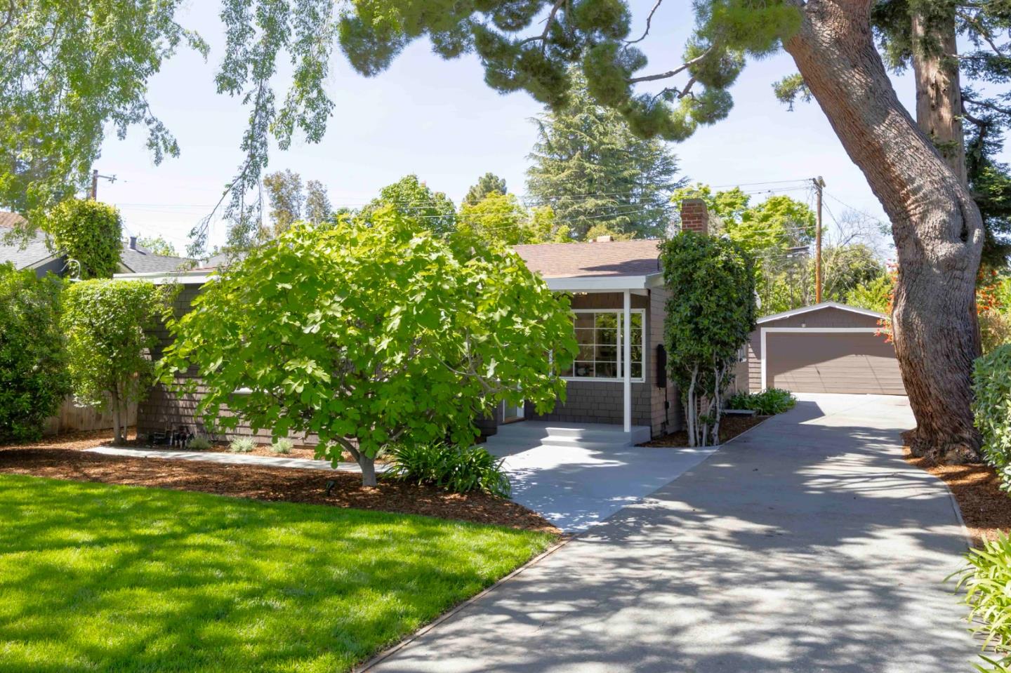 985 Oregon AVE