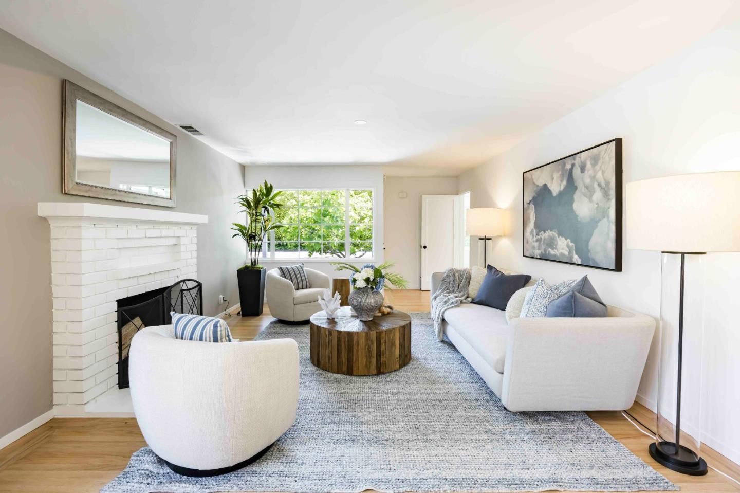985 Oregon AVE - Living area