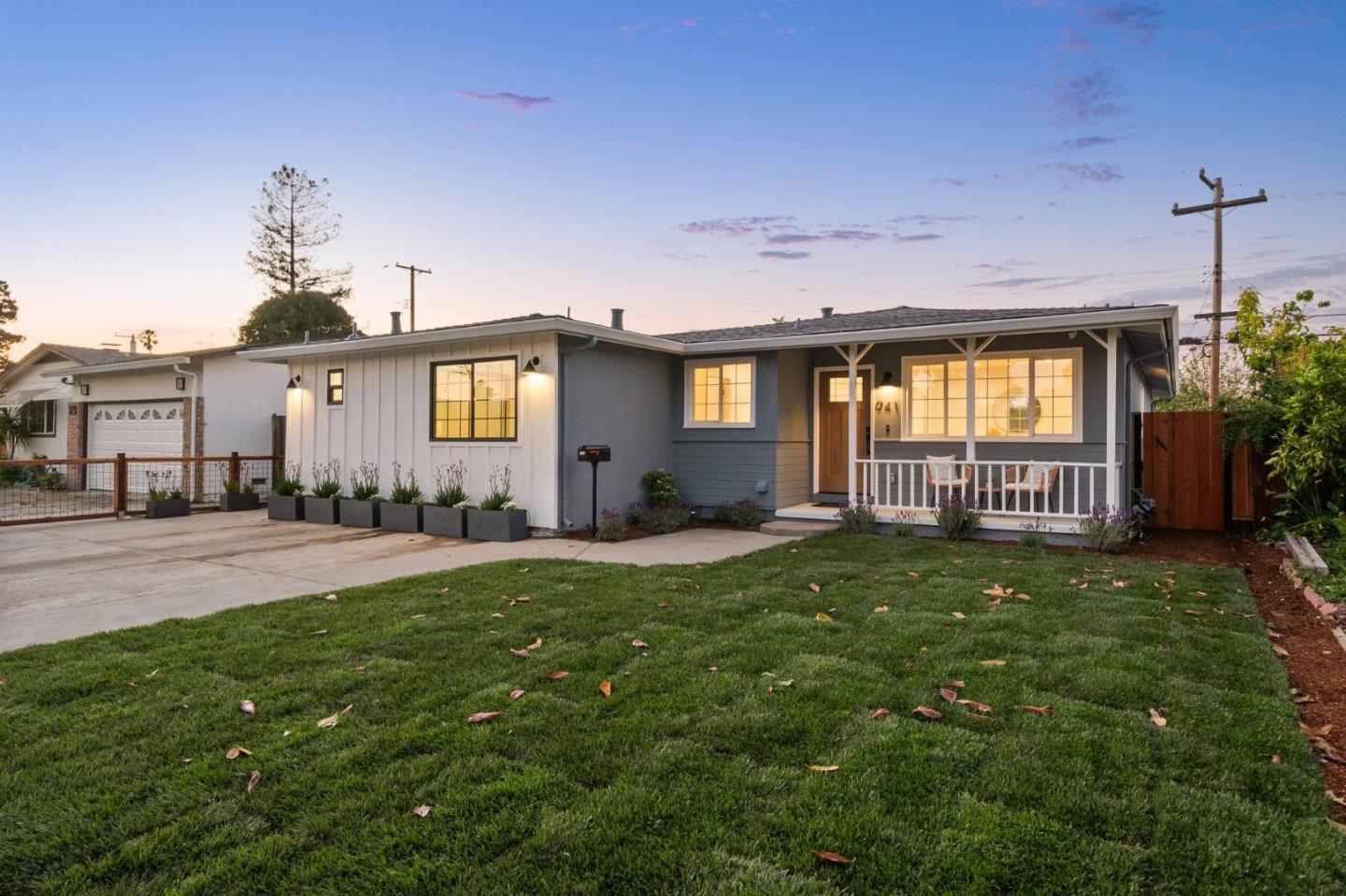 941 Amador AVE