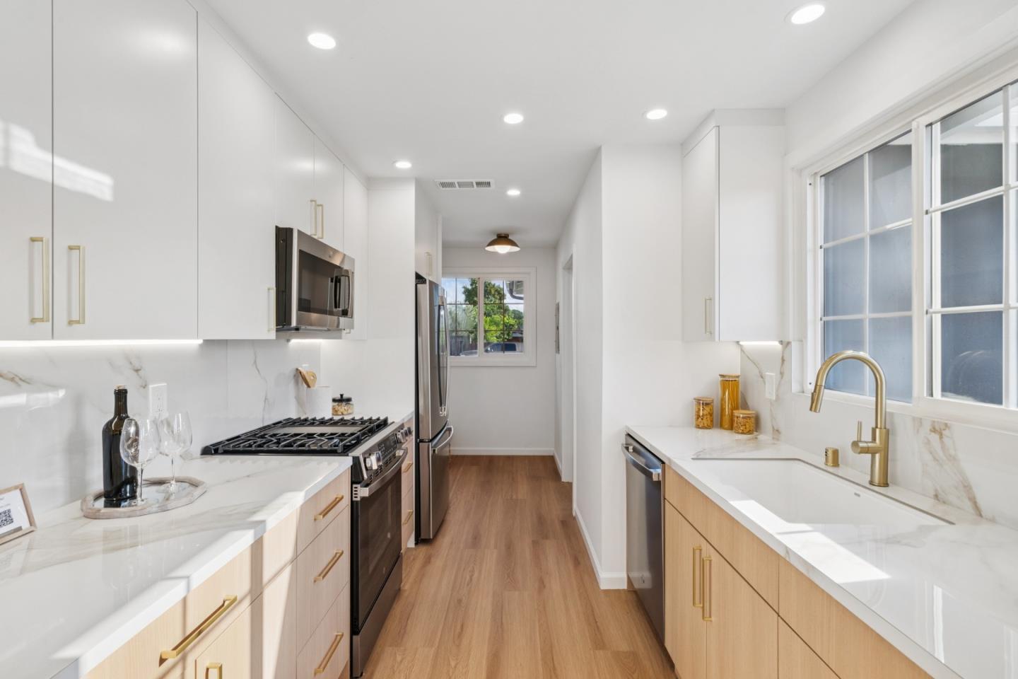 941 Amador AVE - Living area