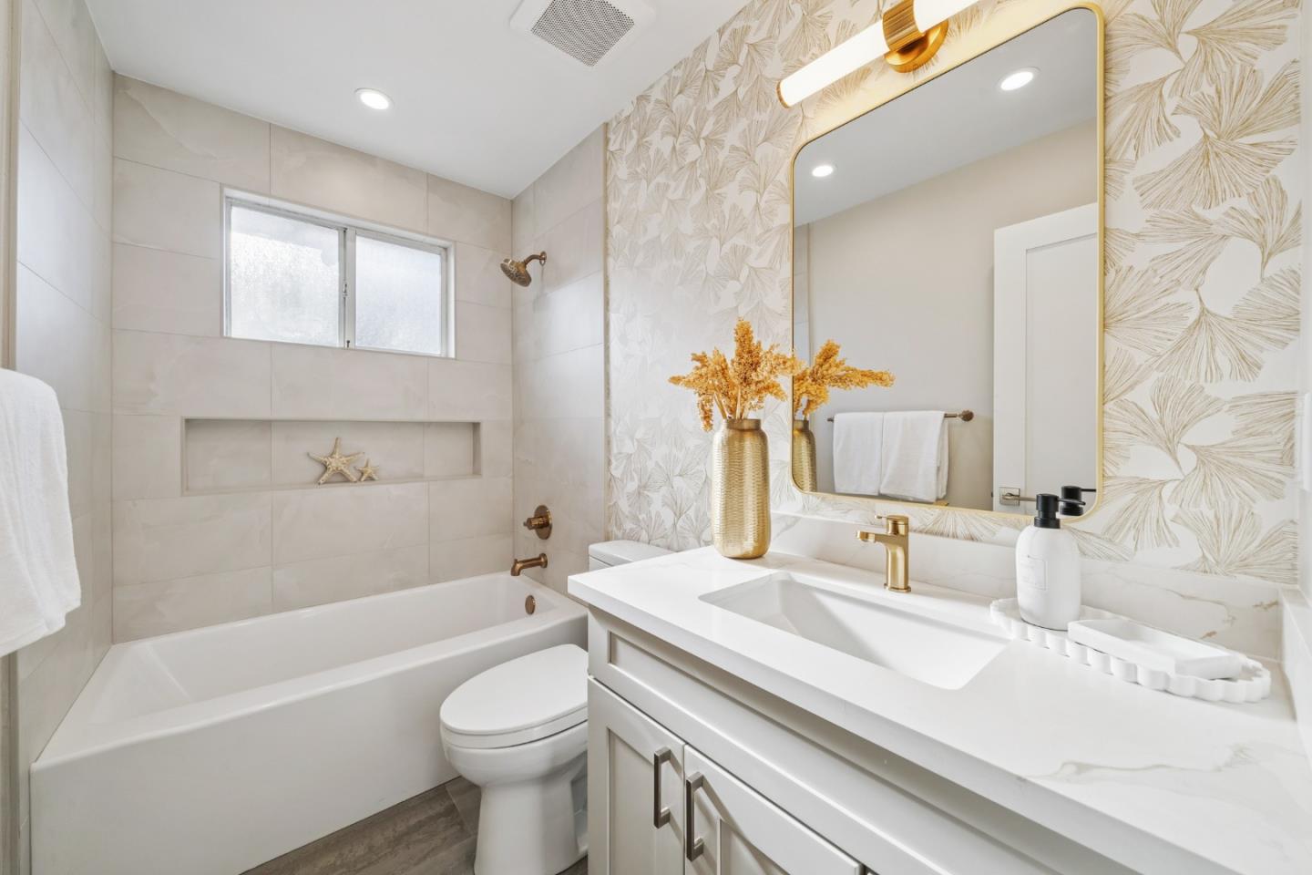 941 Amador AVE - Bathroom