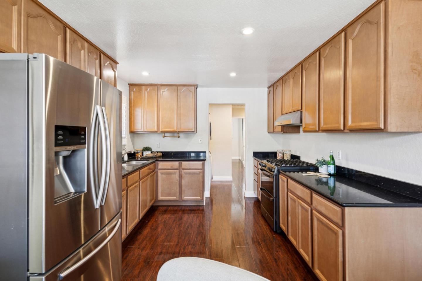 1278 Plum ST - Living area