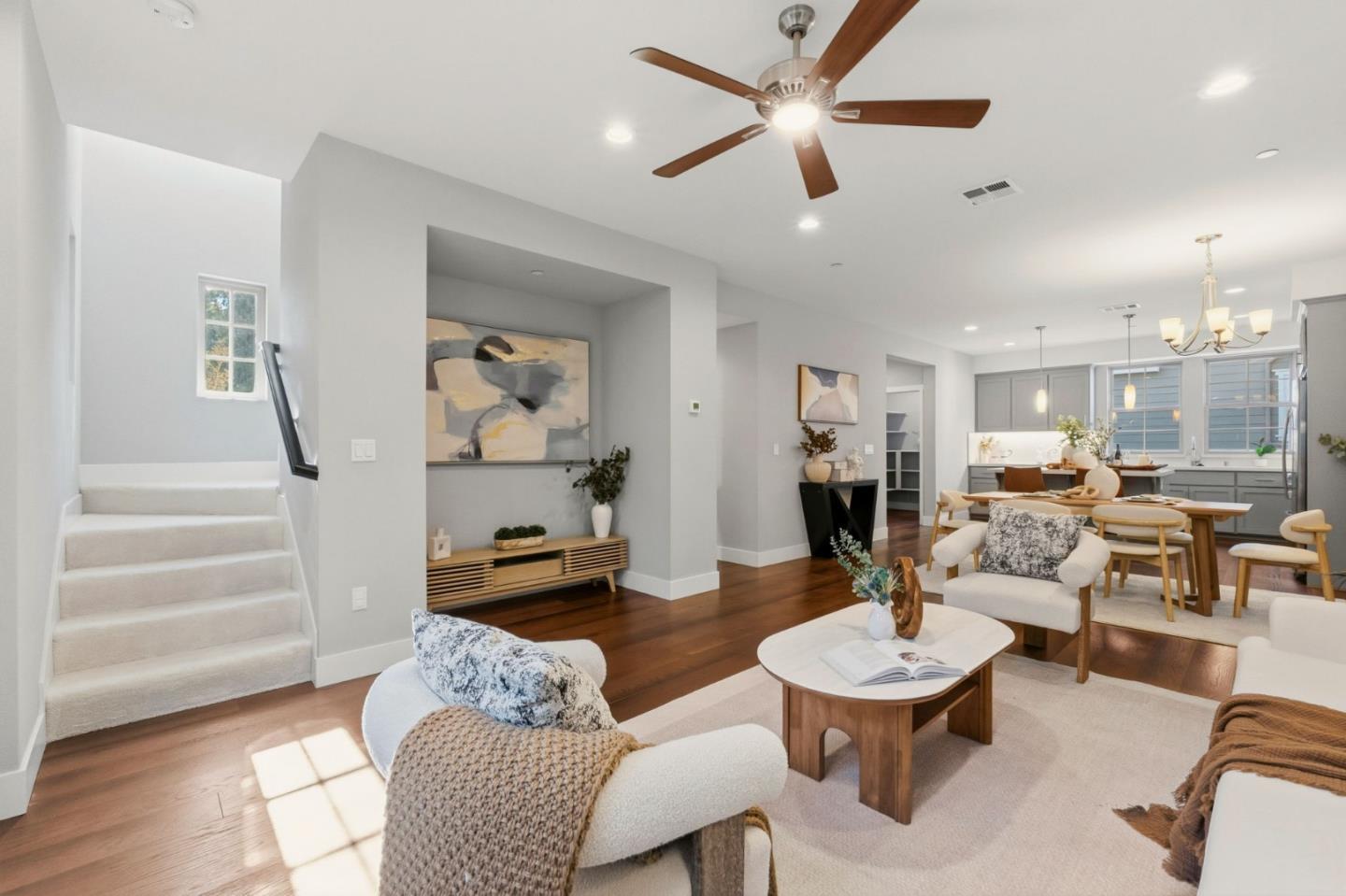1098 Barberry TER - Living area