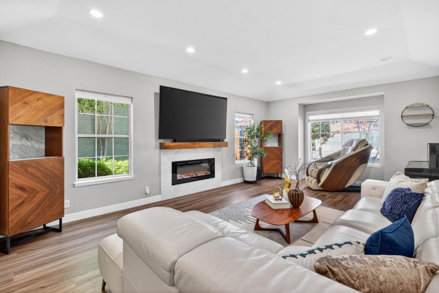 1257 Quail Creek CIR - Living area