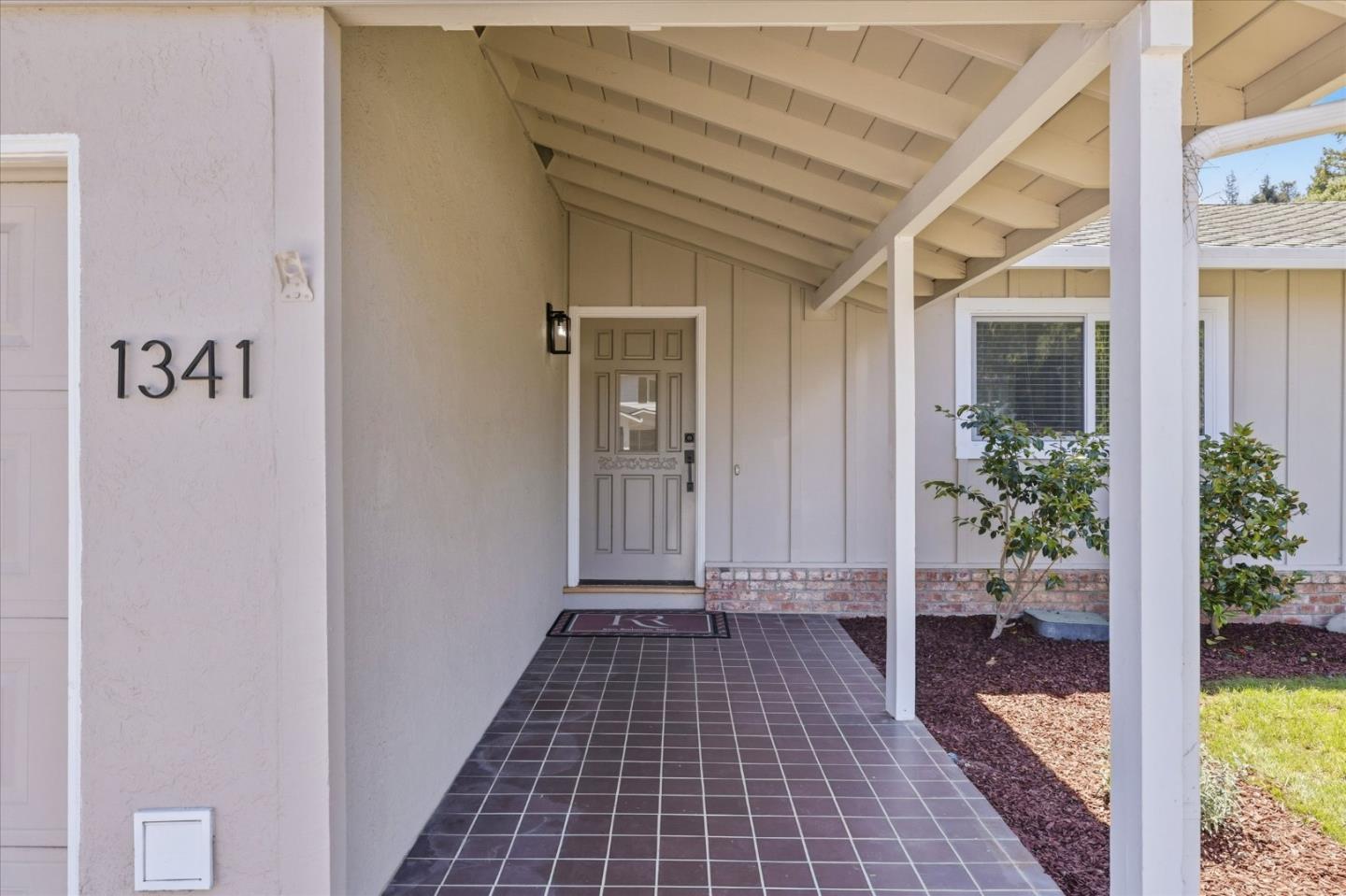 1341 Elwood DR - Kitchen