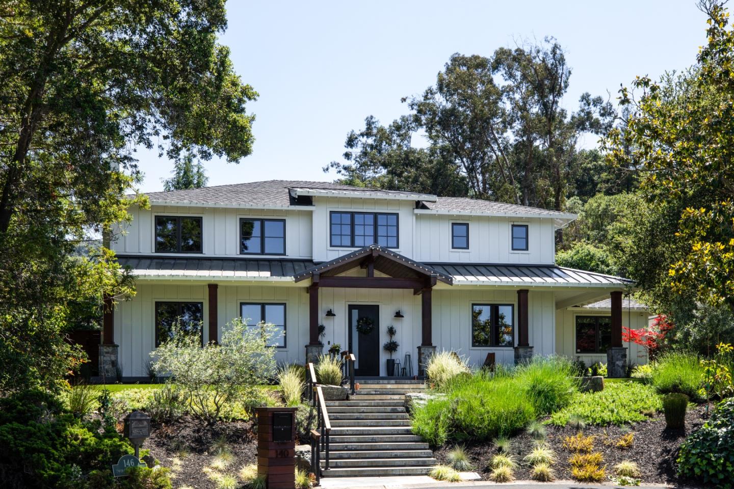 140 Twin Oaks DR