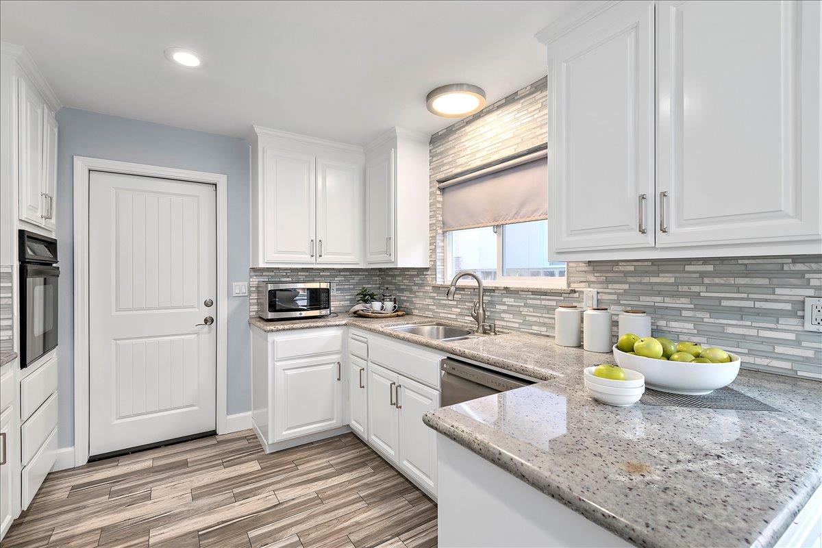 3339 Mira Vista CT - Bathroom