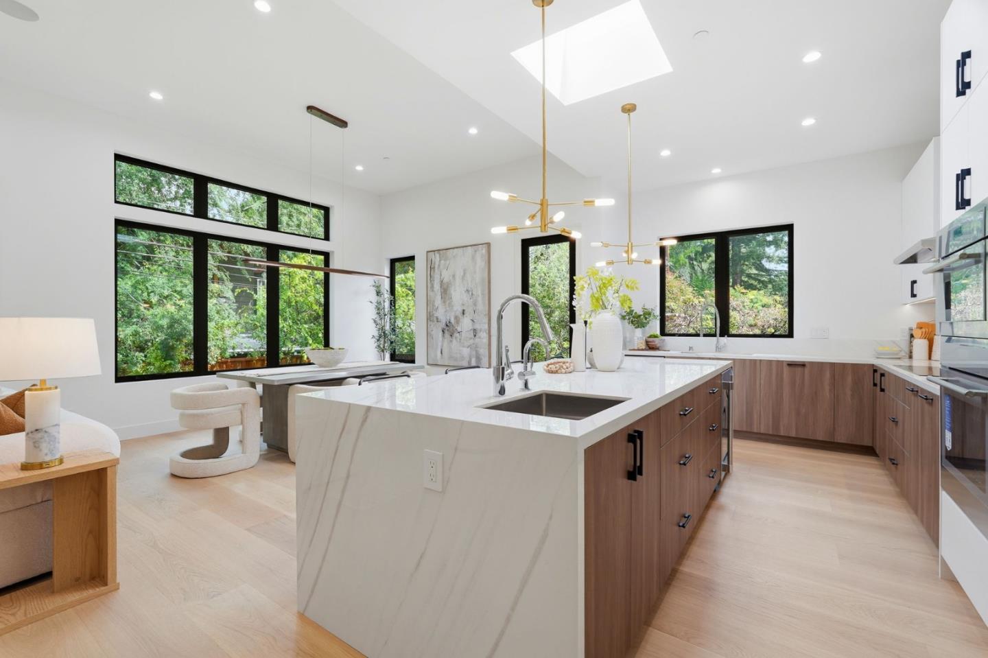 1084 Moffett CIR - Backyard