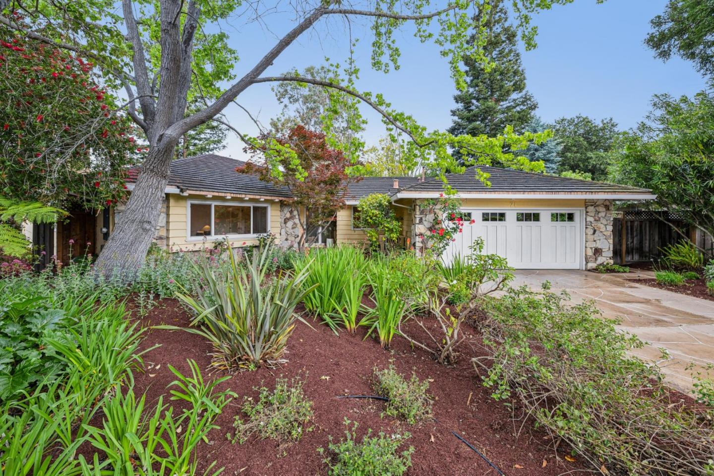 71 Cody LN, Los Altos