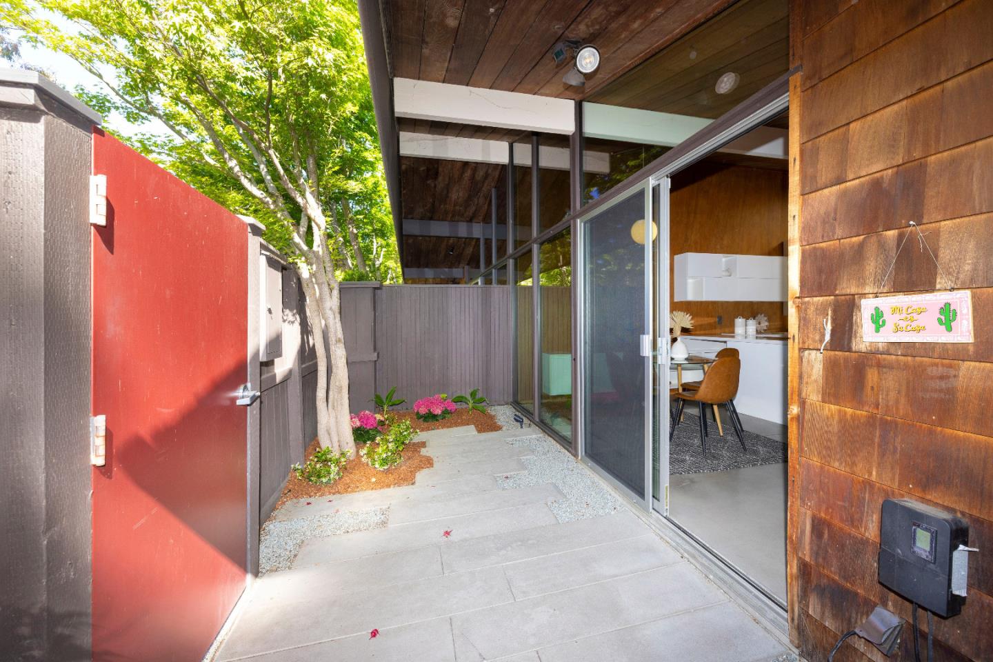 163 Greenmeadow WAY - Kitchen