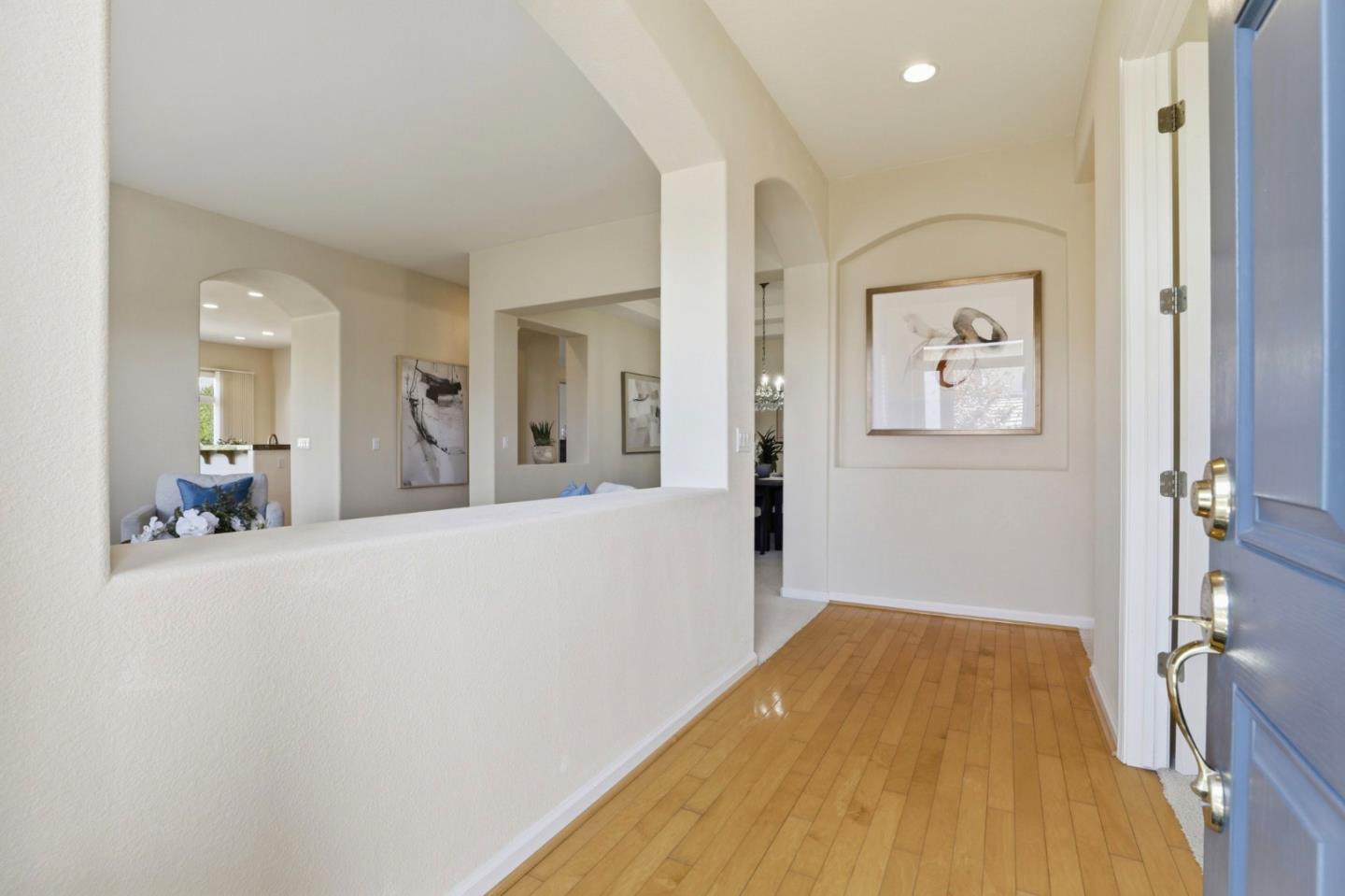 9015 Village View DR - Living area