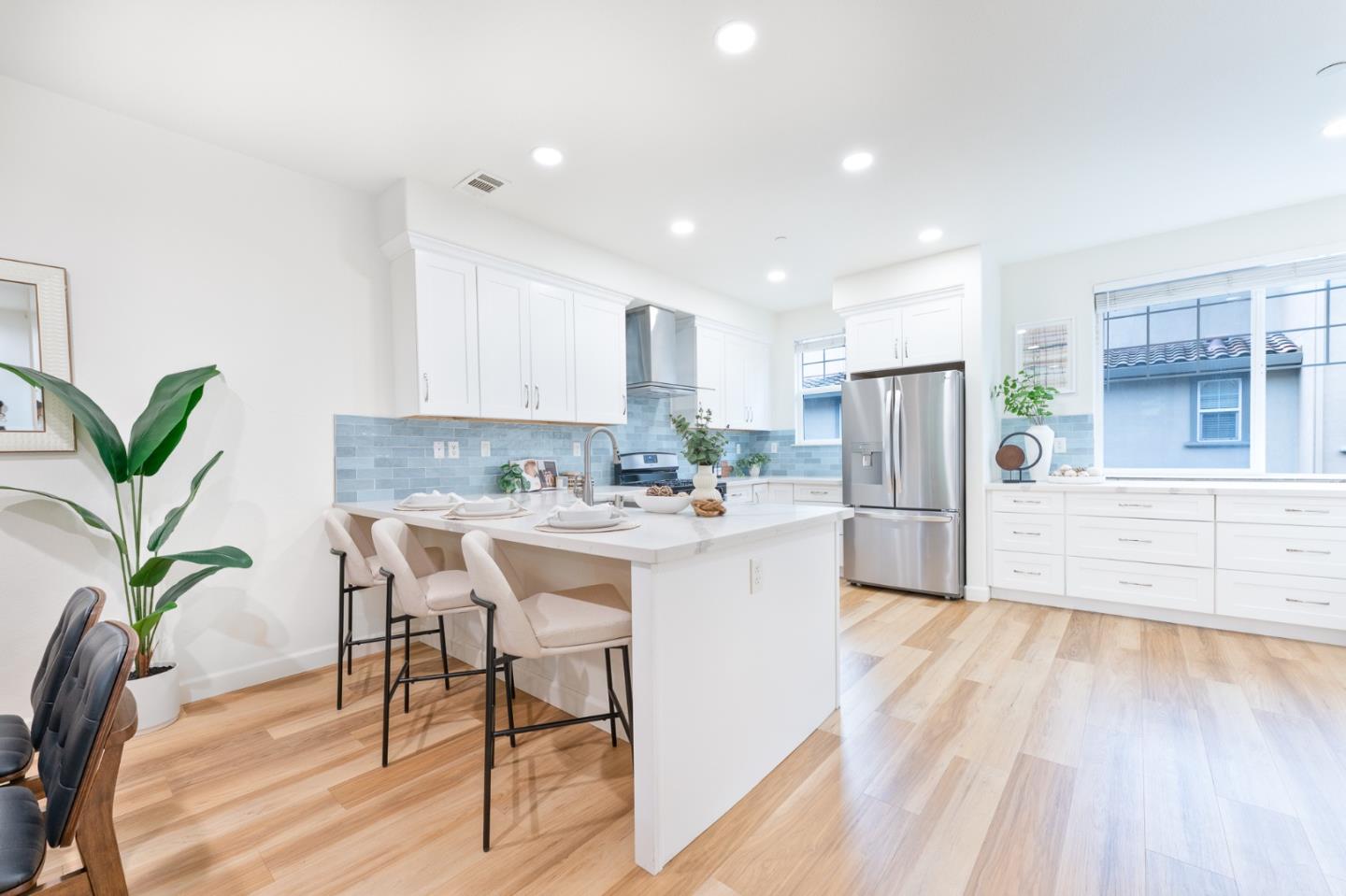 638 Almaden Walk LOOP - Interior