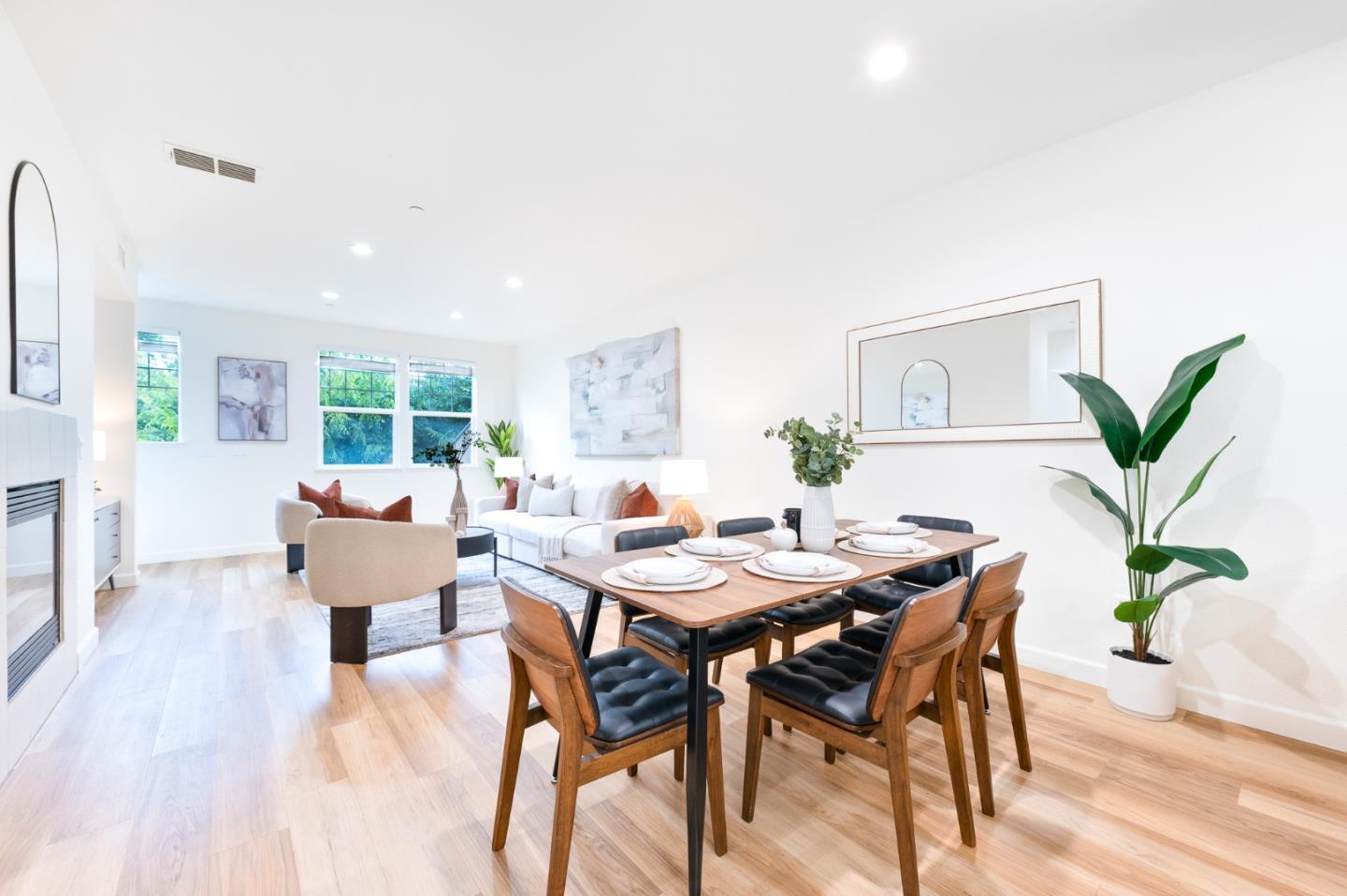 638 Almaden Walk LOOP - Bathroom