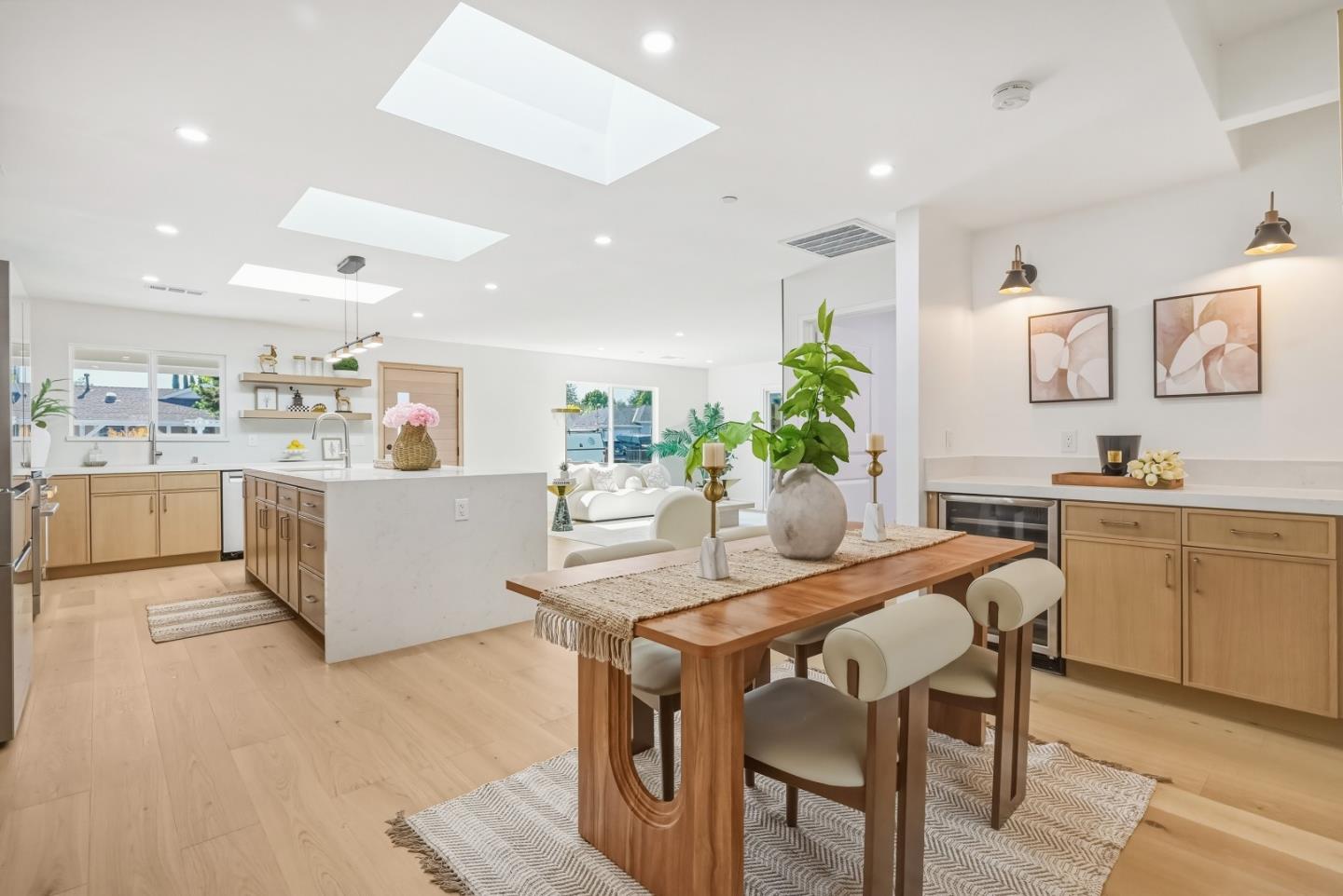 375 Stowell AVE - Living area