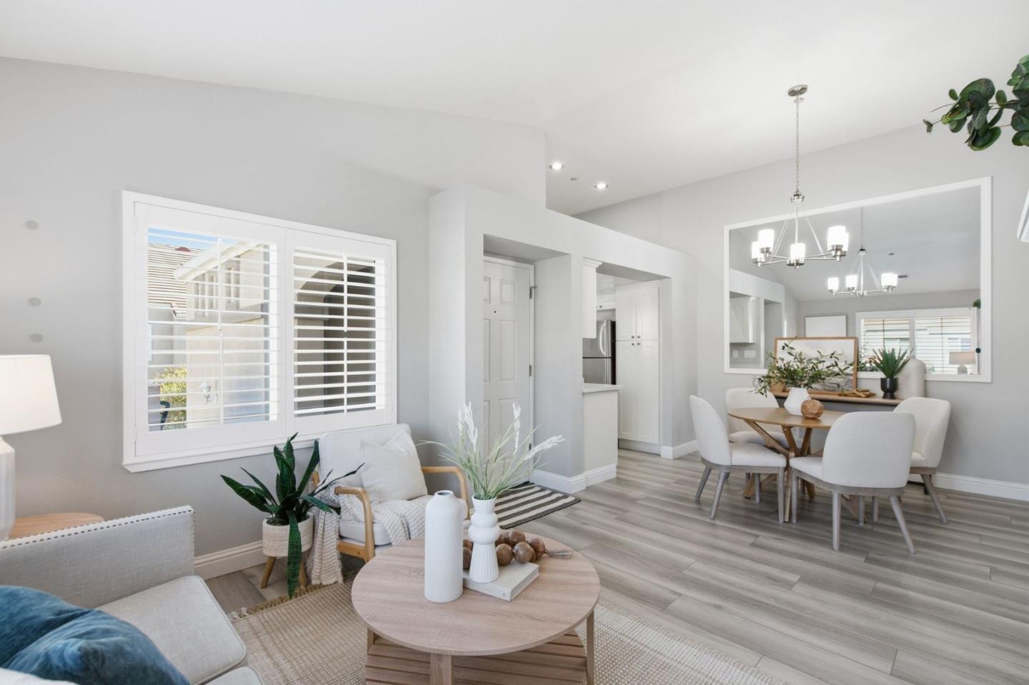 4169 Boneso Cir - Kitchen