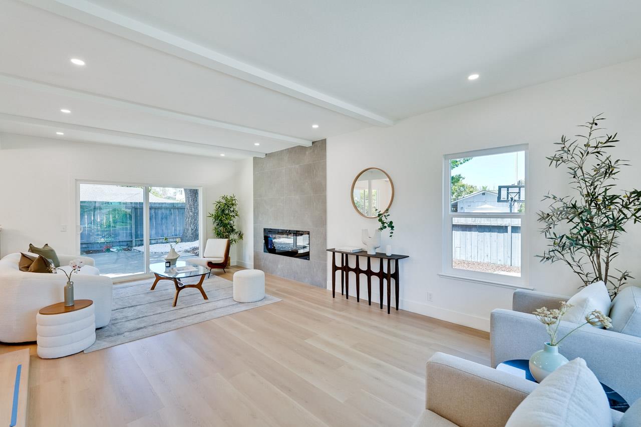 869 Lusterleaf DR - Living area