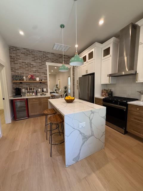 870 Cinnabar ST - Living area