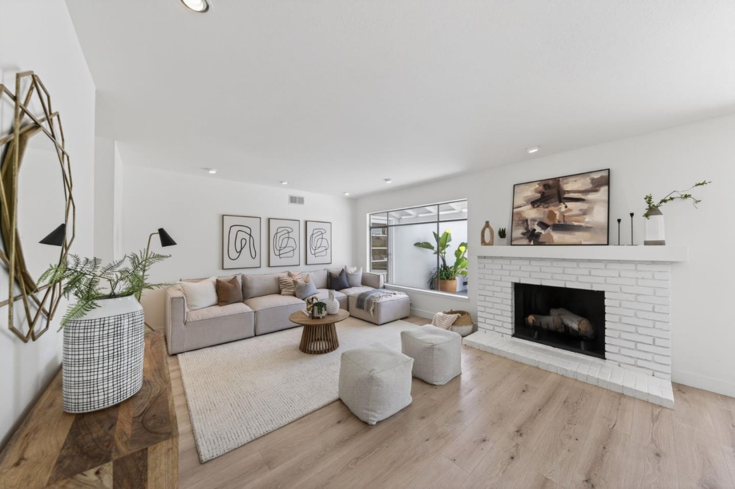 565 Marge WAY - Living area