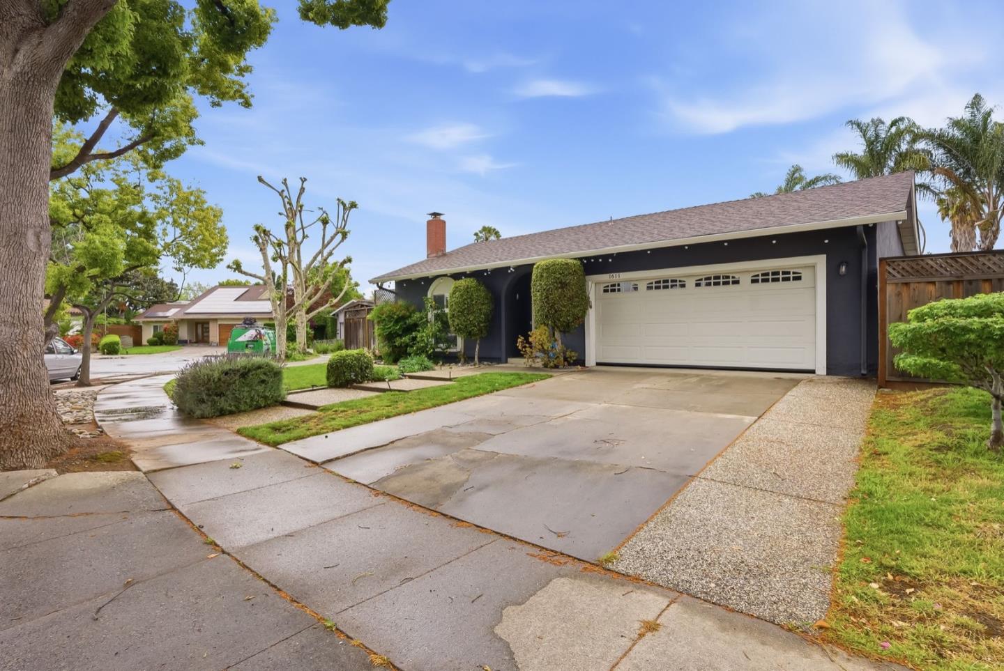 1611 Shreen CT - Interior